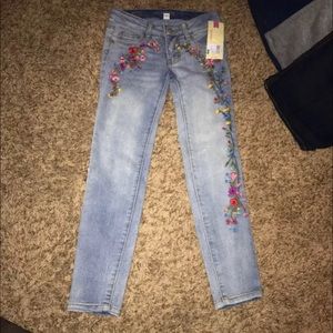 Girls embroidered jeans size 8. New.